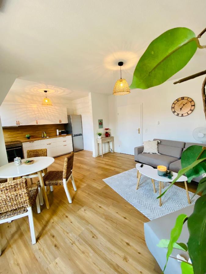 Home Cinema - Balcony - Wi-Fi & Streams Magdeburg Exterior foto